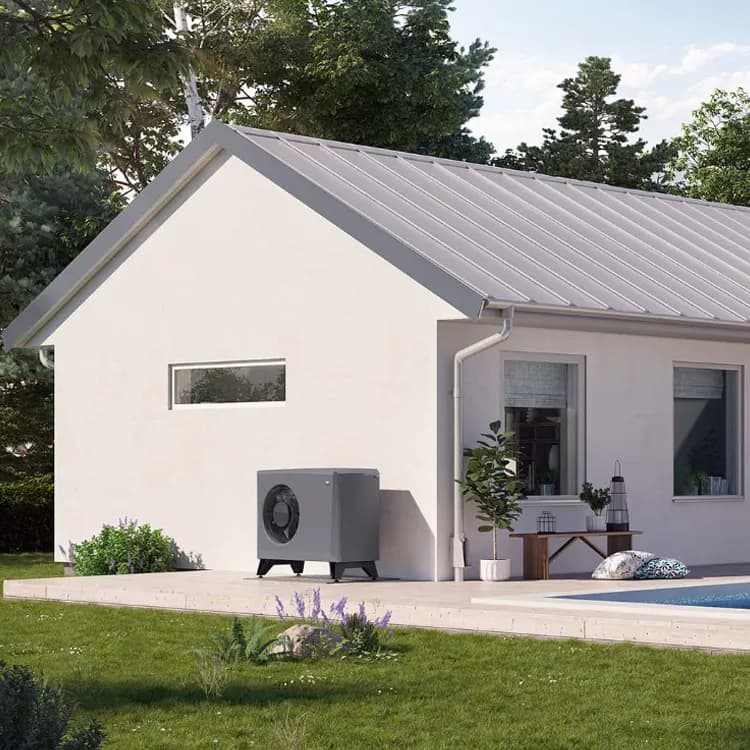 Villa med värmesystem som jämför fjärrvärme och värmepump.